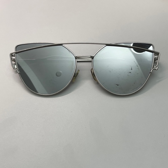 Gentle Monster Love punch Silver tone cat eye mirrored Col.2 Sunglasses - Picture 2 of 11